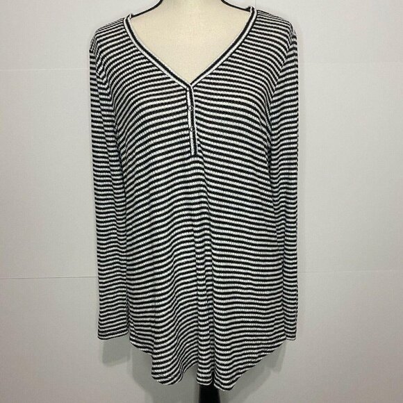 Torrid Women's 1 (1X) Black White Stripe 1/4 Snap Knit Top V-Neck - Picture 1 of 5